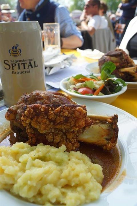 Brauereigaststatte Spitalgarten Ratisbona Esterno foto