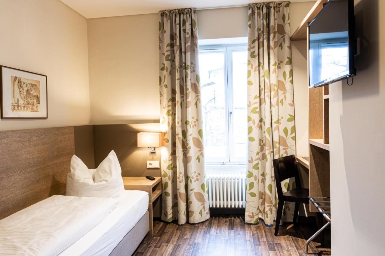 Brauereigaststatte Spitalgarten Ratisbona Esterno foto